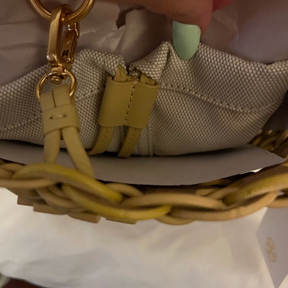 TORY BURCH MCGRAW DIE CUT SMALL BUCKET BAG - Picture 13 of 14